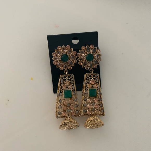 Long style earrings - Picture 2 of 3
